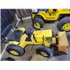 Image 7 : Children's Suzuki 500 Quad racer, 12-Volt quad & Yellow peddle tractor c/w bucket