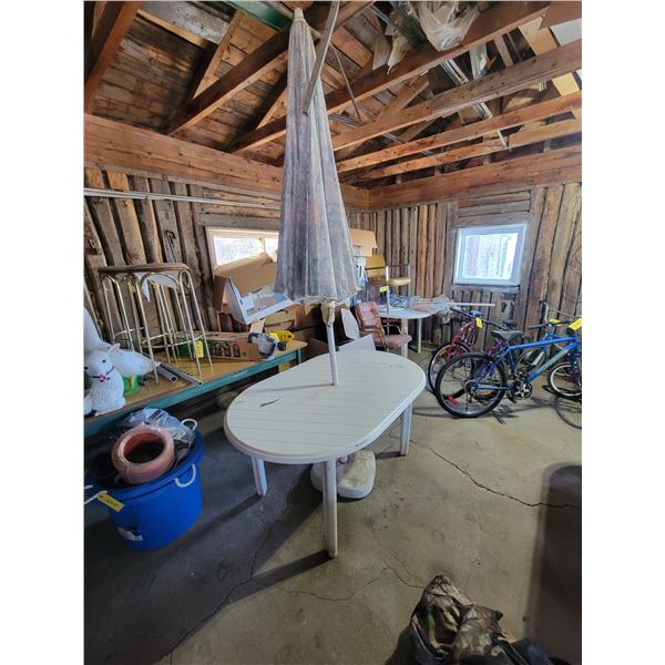 Plastic picnic table c/w umbrella, horse haynes & horse shoe