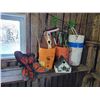 Image 1 : Qty of garden décor & 5-gal buckets.