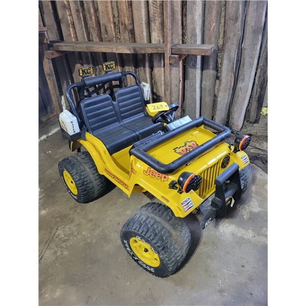 Kids yellow jeep c/w jerry cans