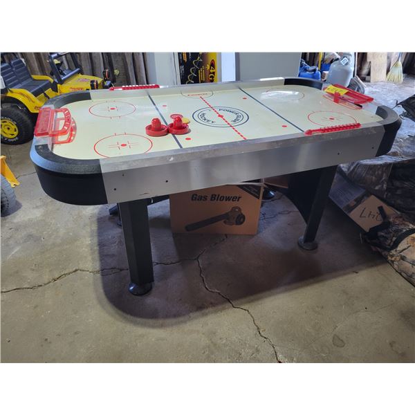 Air hockey table