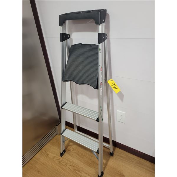 Approx. 3 ft step ladder