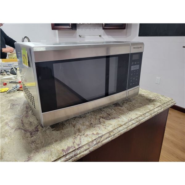 Frigidaire microwave, like new