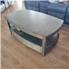 Image 1 : Coffee table with extendable top