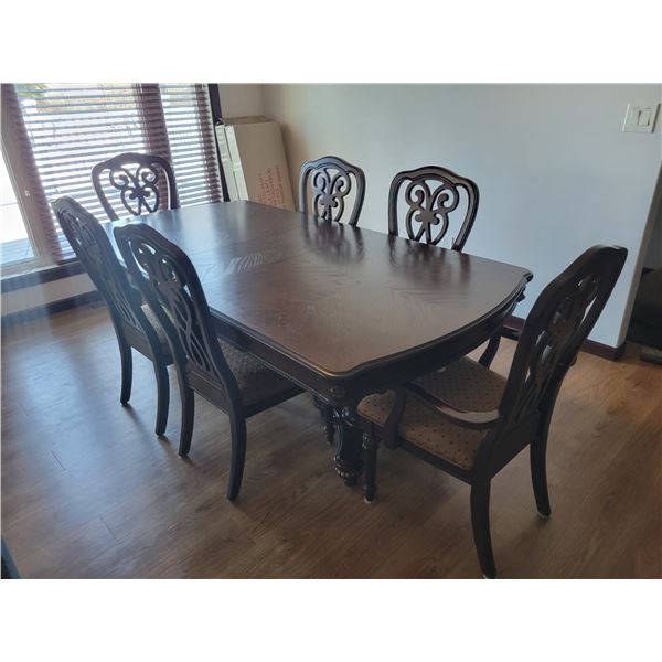Double pedestal dining room table c/w 3-extra leaf's, 2 captain chairs & 4- chairs, Made by factory