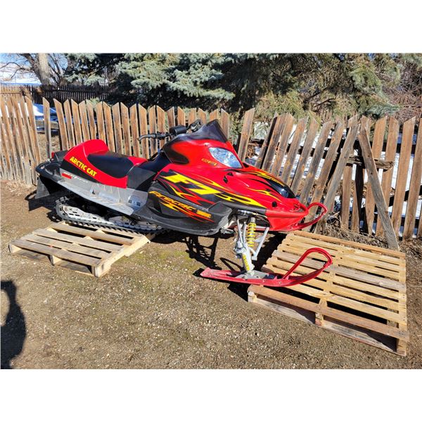 2003 Arctic Cat c/w tarp, 508 km, SN. 4UF04SNWX4T138512, orig. owner