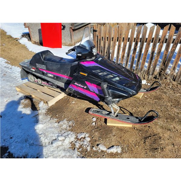 1992 Yamaha Exciter Skidoo c/w tarp, 784 km, SN. 4935842B, orig. owner