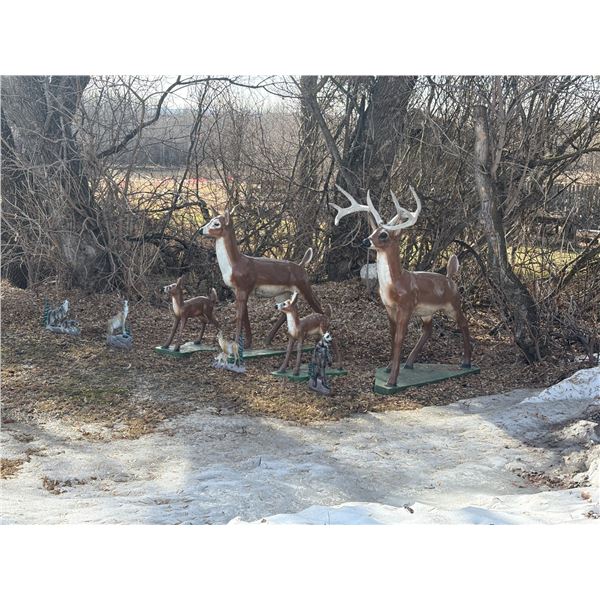 Concrete buck, doe, 2- fawns & 4- metal garden décor items