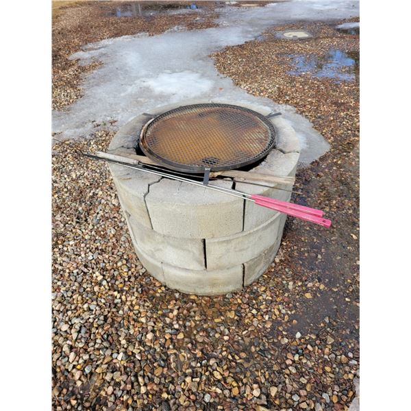 Fire pit c/w mesh top & hot dog sticks