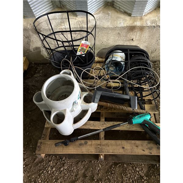 Green spray gun, light cable, tomato & herb planters