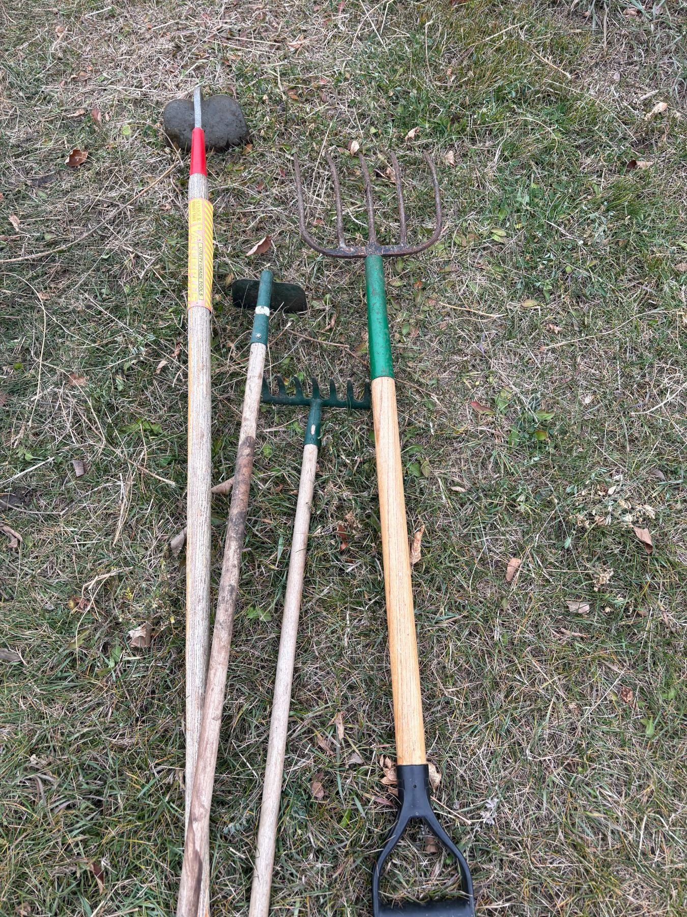 Fork, rake & 2- hoes