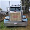 Image 3 : 2005 Blue Peterbilt, cat C15, 475 Hp, 13 spd, showing 472,852 Kms, sleeper, 11R22.5 tires, sliding 5
