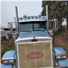 Image 4 : 2005 Blue Peterbilt, cat C15, 475 Hp, 13 spd, showing 472,852 Kms, sleeper, 11R22.5 tires, sliding 5