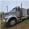 Image 3 : 1992 Kenworth 800, Detroit 60 series, 15 spd trans, showing 768,615 km, sleeper, 11R24.5 tires,  mtd