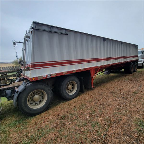 1997 Doepker 38 ft. Tandem grain trailer, V.G. 11Rx24.5 tires, Spring Suspension, elec. roll tarp, S