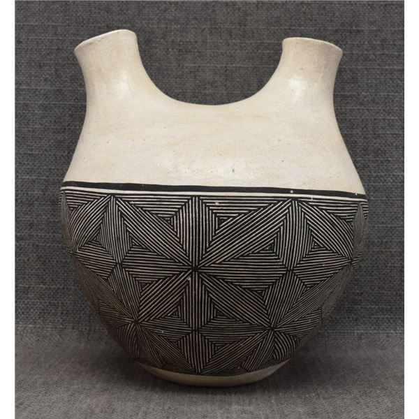 ACOMA POTTERY VASE