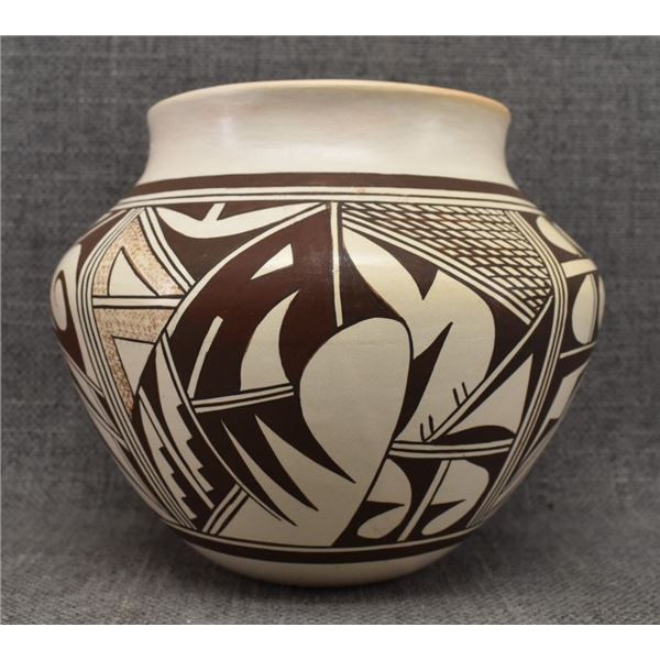 HOPI POTTERY (JOY NAVASIE)