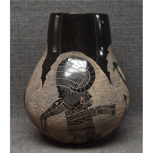 SANTA CLARA POTTERY VASE ( DAN TAFOYA)