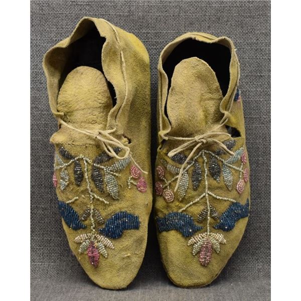 PLAINS BEADED MOCCASINS