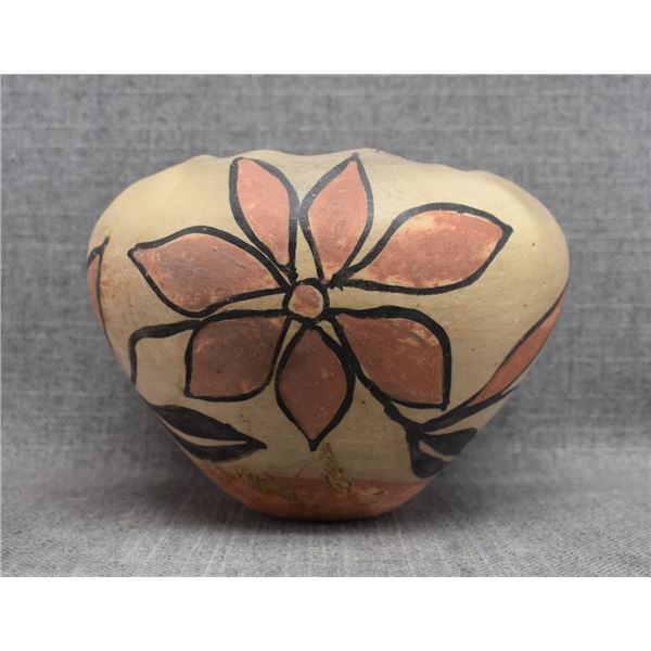 SANTO DOMINGO POTTERY JAR