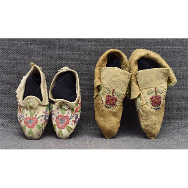 TWO EASTERN CHILD'S MOCCASIN'S