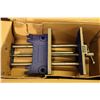 Image 1 : 9" QUICK RELEASE WOOD VISE SHOPFOX #D4328