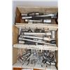 Image 2 : LOT DE 5 BTES DE DOUILLES ET ACCESSOIRES ASST