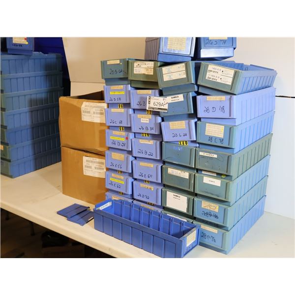 LOT DE 31 BACS 20"x6"x4-1/2" AVEC 2 BTES DE SÉPARATEURS