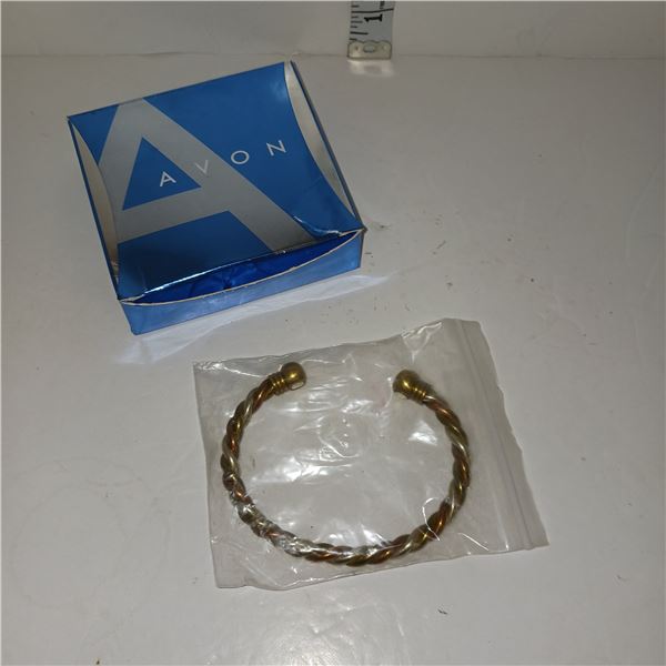 Vintage Avon Tri Tone Twist Magnetic Bracelet Size Large With Original Box