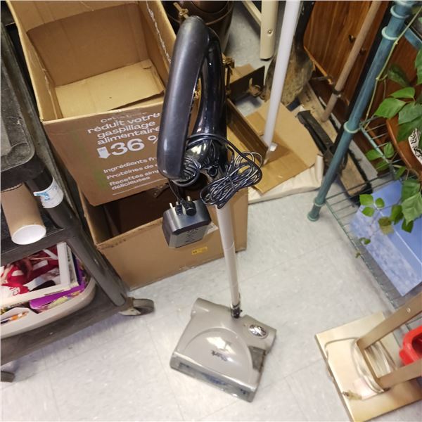 Shark Sweeper Vac and Charger Like New Needs Battery