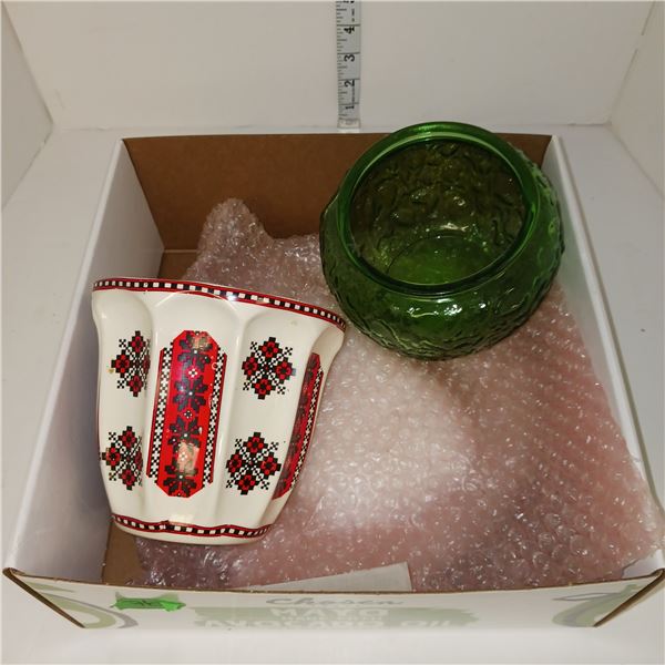 Lot of Estate Vintage Glass Decor - Crinkle Glass, Milk Glass + Ukrainian Vase