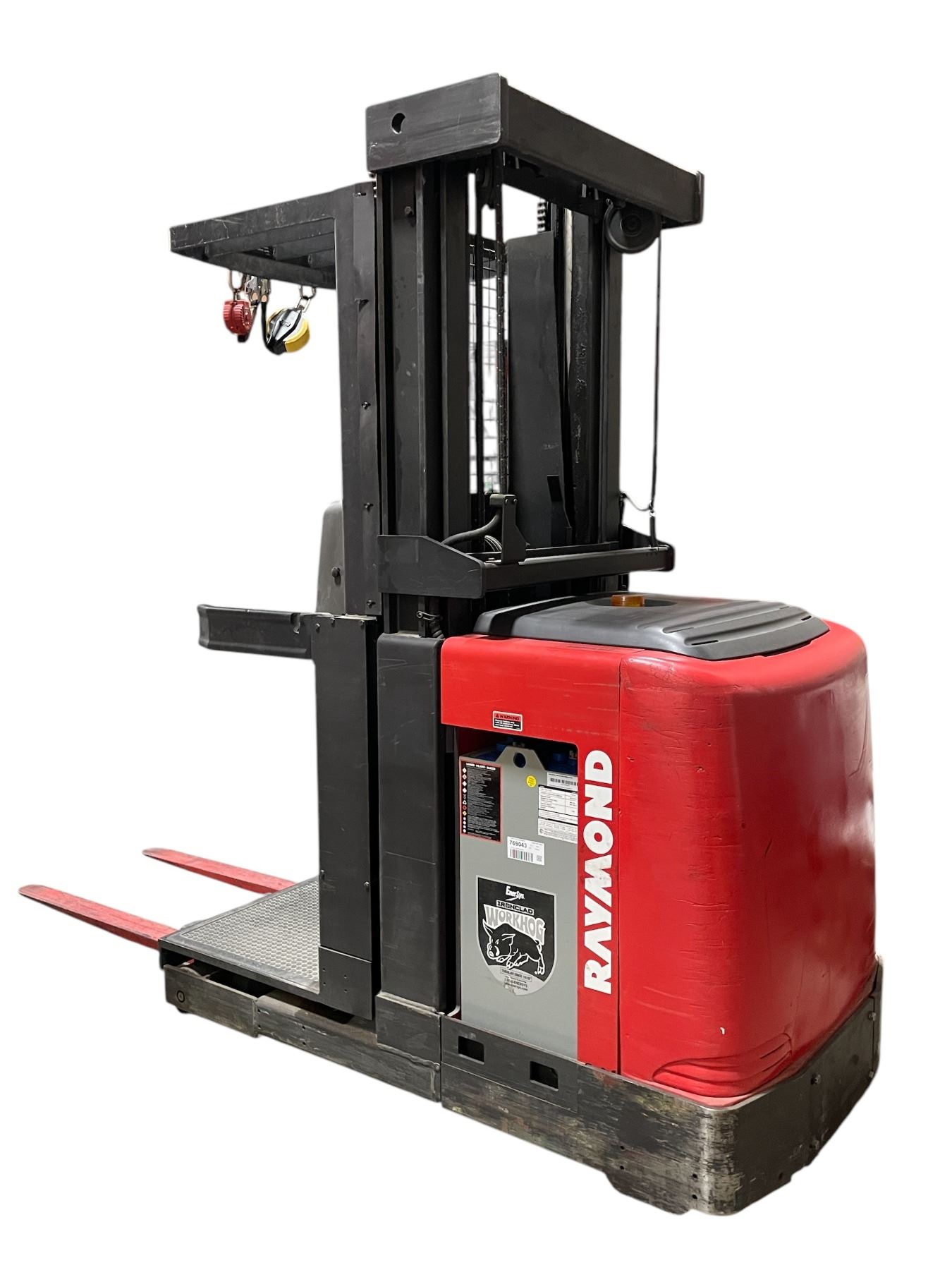 Raymond 520-OPC30TT Narrow Aisle Forklift/Order Picker- Excellent Condition