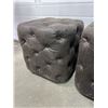Image 5 : 2 Palecek Button Cube Ottomans