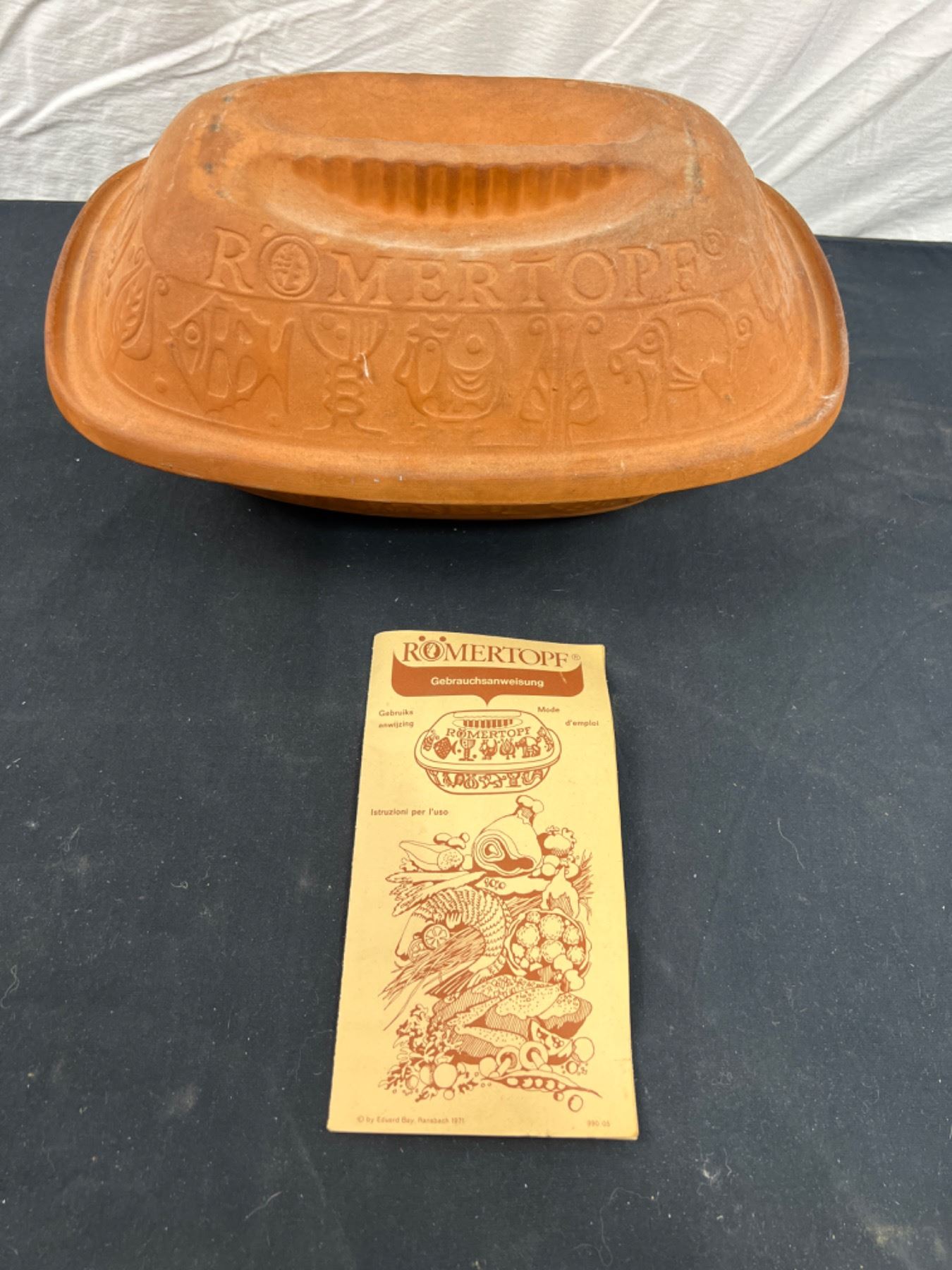 thumbnail image 2 of Römertopf Chiko Brown Chicken Roaster, Clay Poultry Roaster For Oven - White, 25cm 2 of 9