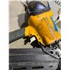 Image 10 : Bostitch 28 Degree Wire Held Framing Nailer & Assorted Nails & Staples