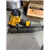 Image 2 : Bostitch 28 Degree Wire Held Framing Nailer & Assorted Nails & Staples
