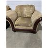 Image 6 : 2 Oversized Upholstered Armchairs With Wooden Accents
