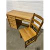 Image 2 : Desk & Chair