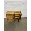 Image 6 : Desk & Chair