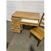 Image 8 : Desk & Chair