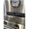 Image 2 : Front Avenue Propane BBQ with Propane Tank