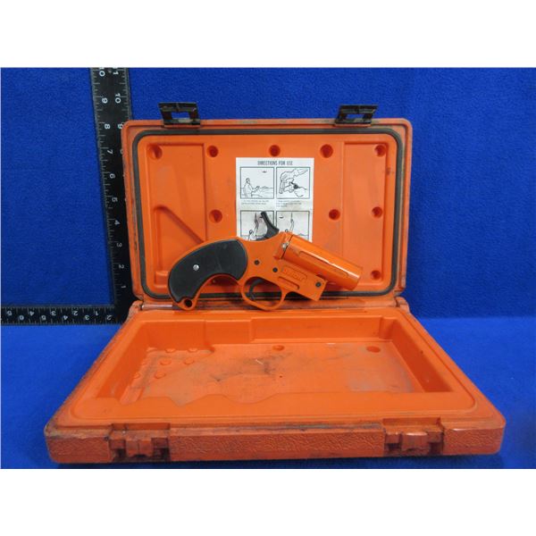 Orion 12 Gauge Signal Flare Launcher with Case