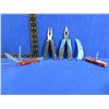 Image 1 : 2 Multi-Tool Pliers, Box Cutter & 2 Swiss Army Style Knives