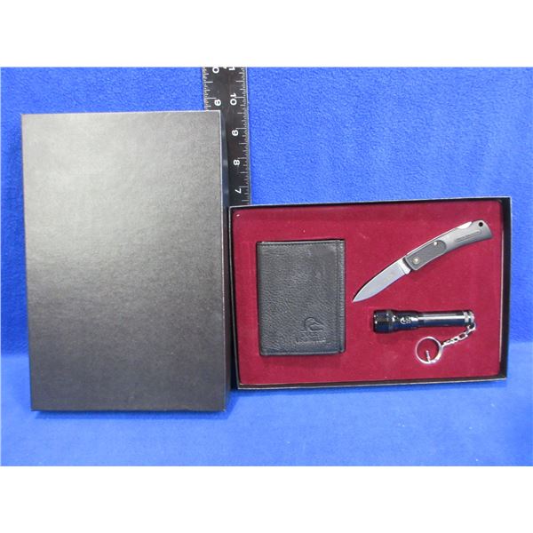 Ducks Unlimited Pocket Knife, Wallet and Flashlight