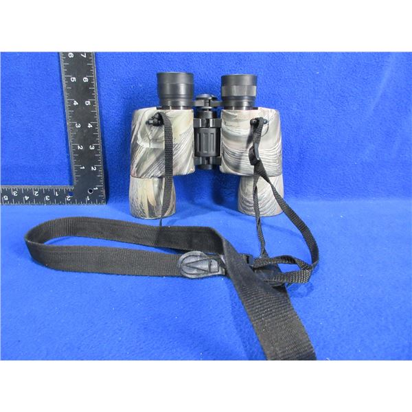 Simmons 10x42 Camo Binoculars with Neck Strap