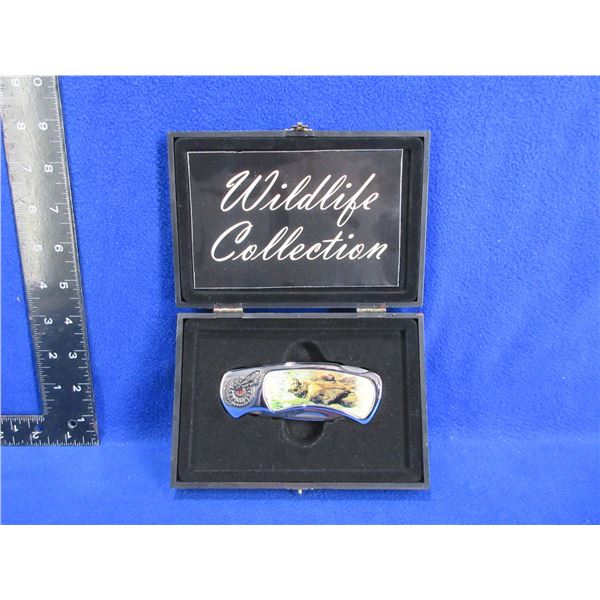 Folding Blade Locking Knife in Display Case - 2 1/2" Blade