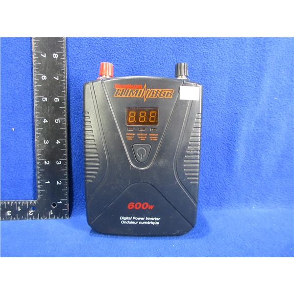 Motomaster Eliminator 600 Watt Digital Power Inverter