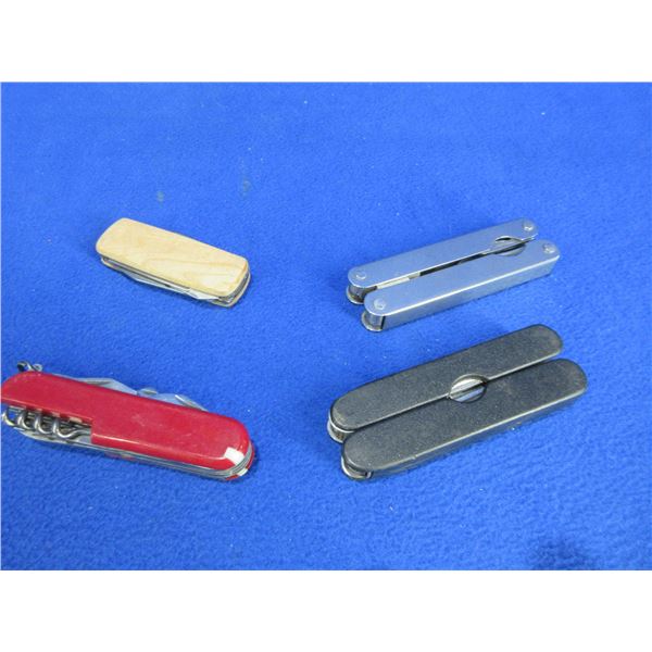 2 Multi-Tool Pliers & 2 Multi-Function Knives