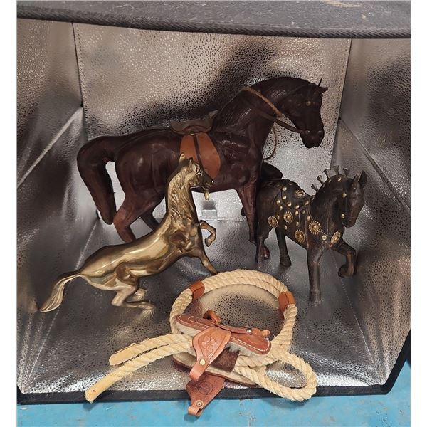 Horse Statues & Ornament