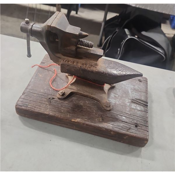 Vintage Anvil Bench Vise Combo Tool